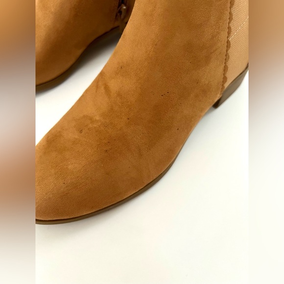 Daxi Scalloped Booties in Camel- New in Box - Picture 9 of 10